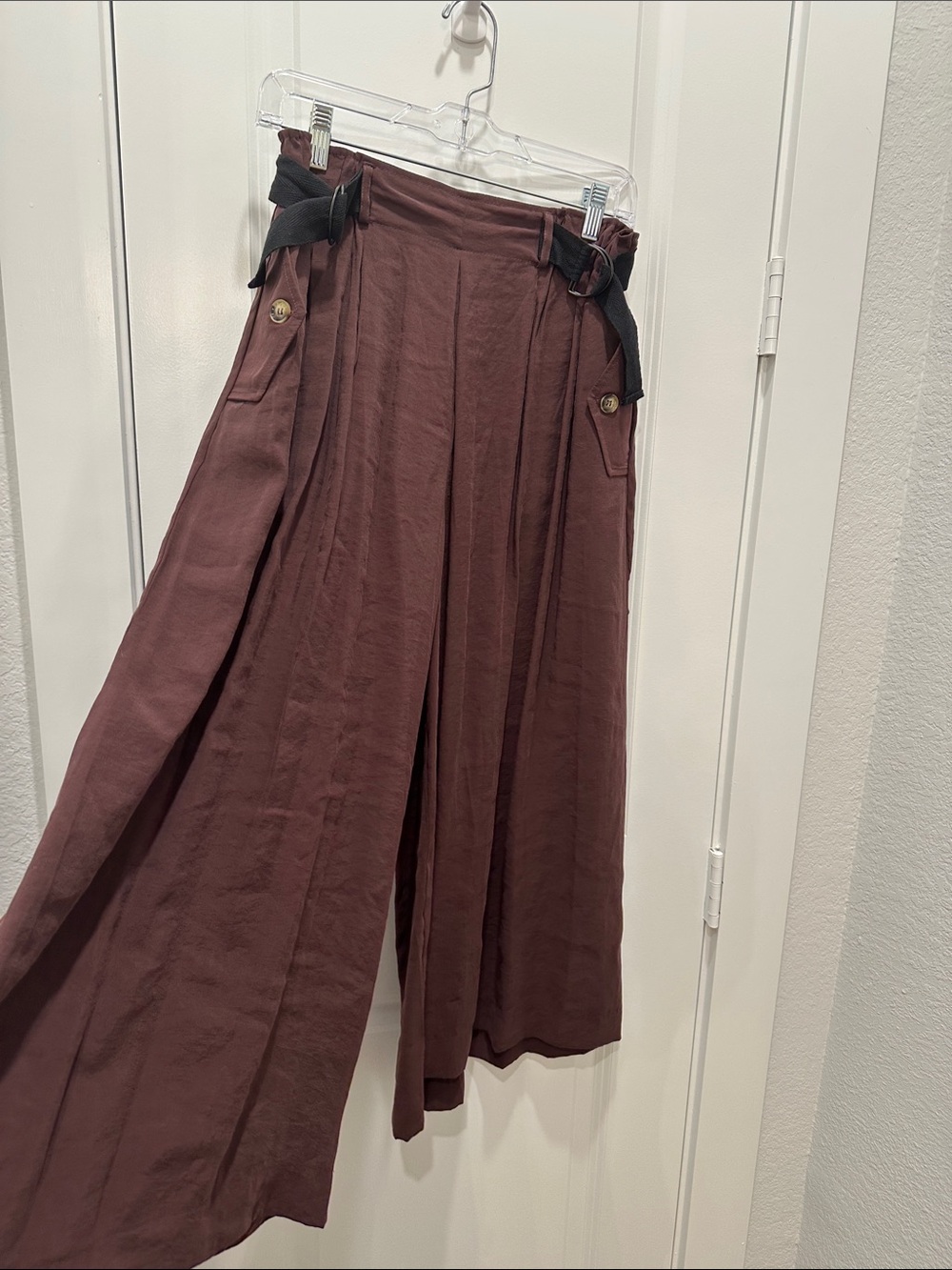 Anthropologie Mauve Pleated Midi Palazzo Pants with Dark Buckle Straps